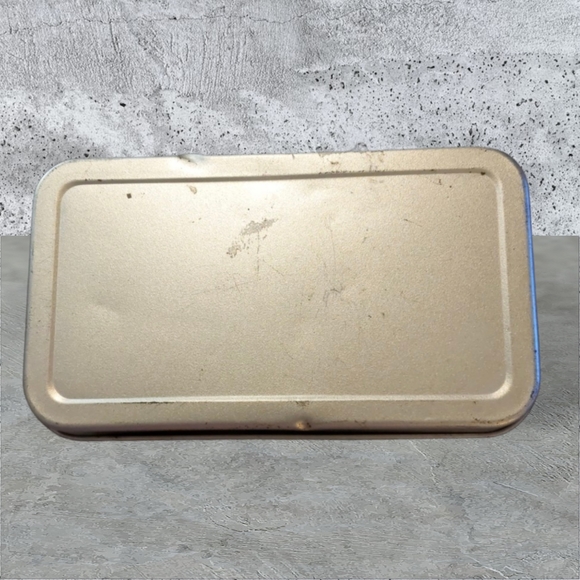 Pampered chef cookie cutters in tin box - Picture 5 of 5